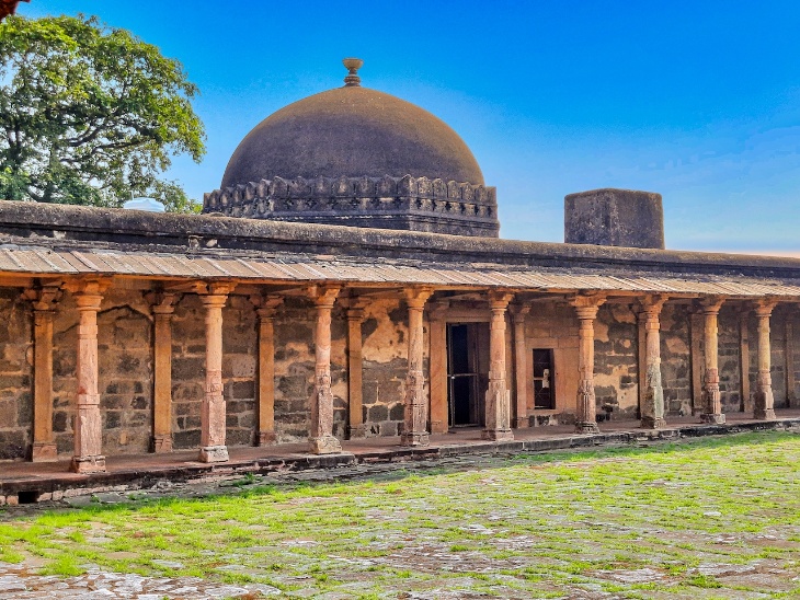 लाट मस्जिद।