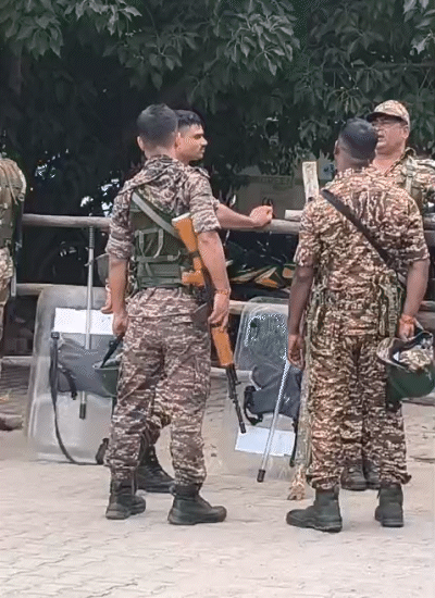 50 से अधिक की संख्या में CRPF जवानों को भी तैनात किया गया है।