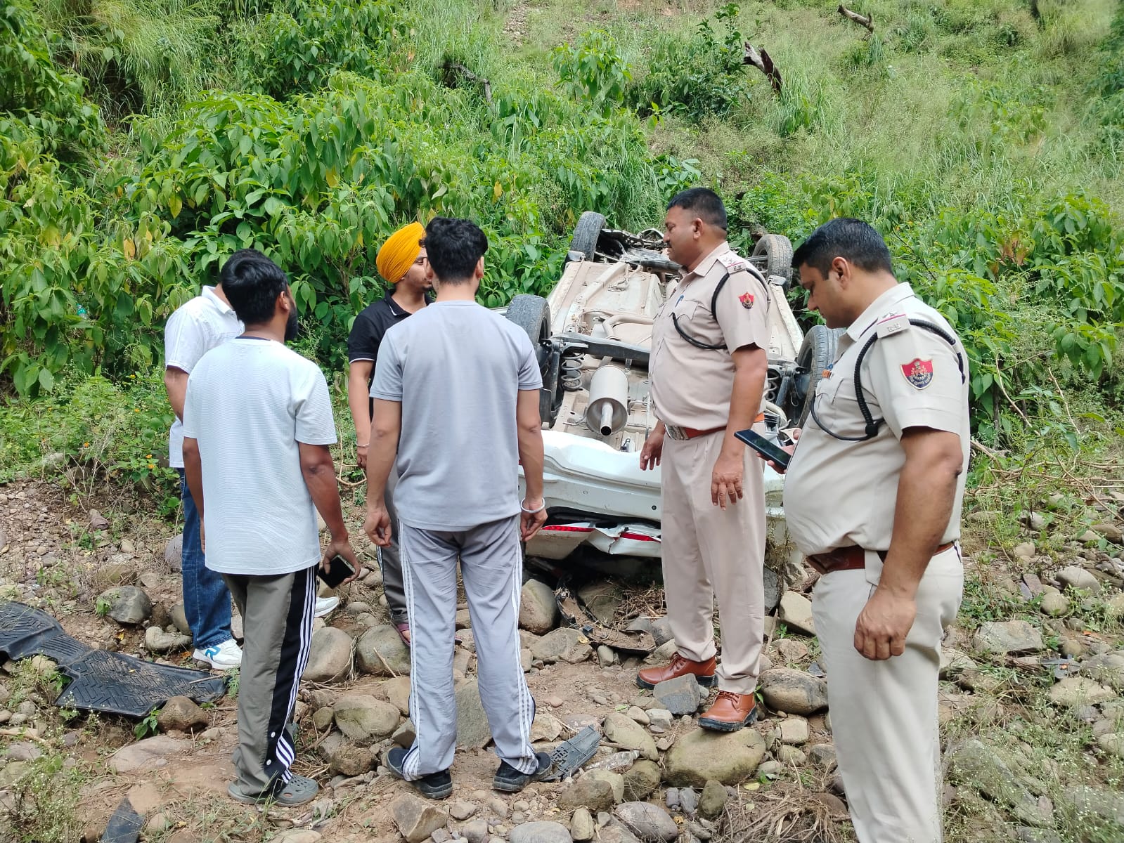 हादसे की जांच के लिए पहुंची पुलिस।