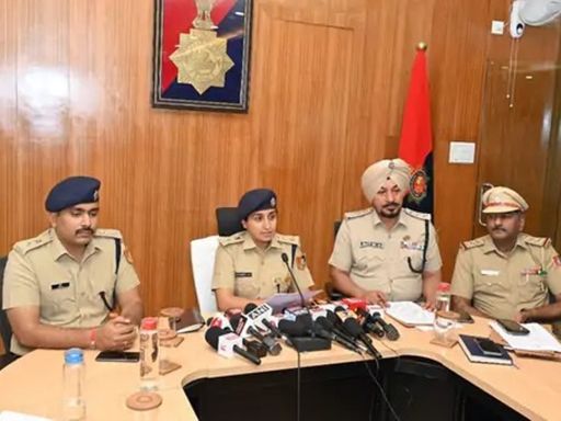 तत्कालीन डीएसपी चरणजीत सिंह, तत्कालीन मलोया थाना प्रभारी इंस्पेक्टर जसपाल सिंह ने सुलझाया मामला।