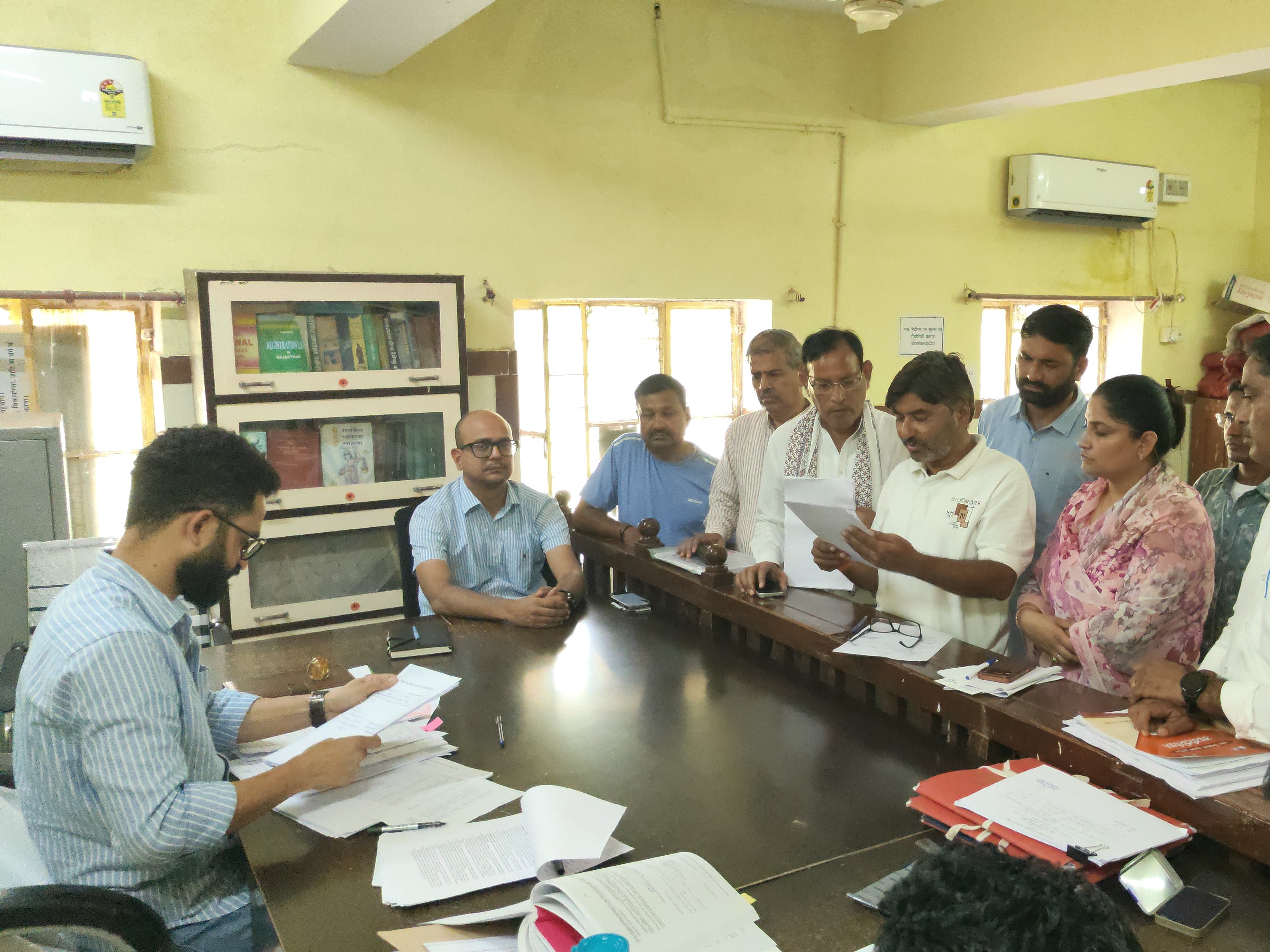 भाजपा से रमेश चंद वर्मा ने अध्यक्ष पद के लिए नामांकन भरा।