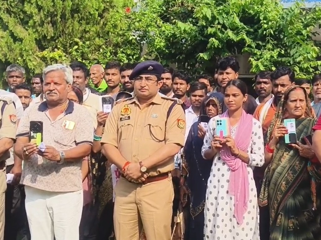 चोरी हुए 131 एंड्रॉयड मोबाइल फोन बरामद किए हैं।