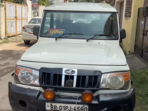 भवन निर्माण विभाग के एग्जीक्यूटिव इंजीनियर के आवास पर दबिश दी गई।