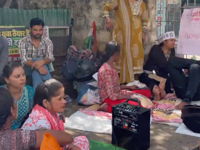 DPI पहुंचे, रातभर डटे रहे; बोले-जब तक पदवृद्धि नहीं, आंदोलन करते रहेंगे|भोपाल,Bhopal - Dainik Bhaskar