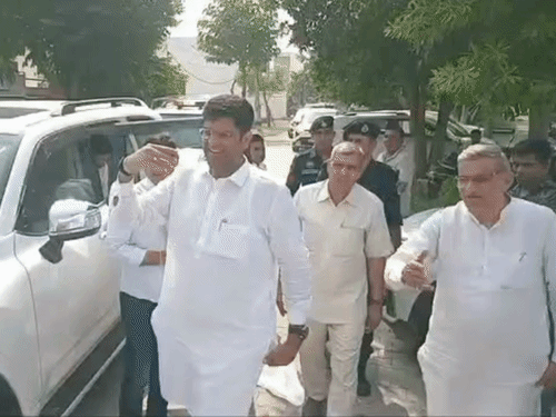 सोनीपत में जेजेपी के पूर्व उपमुख्यमंत्री दुष्यंत चौटाला ने बुधवार को BLA-2 की बैठक में संगठन को बूथ स्तर तक मजबूत करने पर मंथन किया। - Dainik Bhaskar