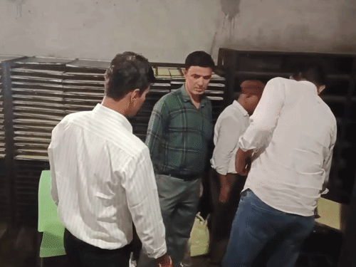 CM फ्लाइंग ने पानीपत में 5 ठिकानों से सैंपल भरे; यहां बाजार से 40% कम है रेट|पानीपत,Panipat - Dainik Bhaskar