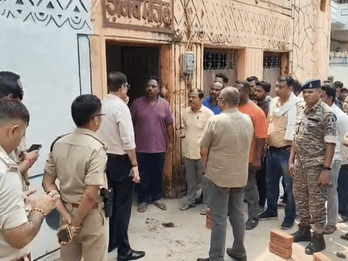 पुलिस टीम ने मौके पर पहुंचकर जांच की।