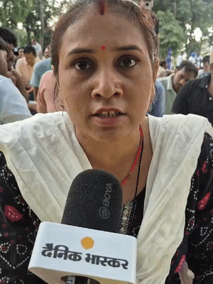 अभ्यर्थी आरती सिंह ने कहा कि नई नियमावली एक प्रतिशत भी सही नहीं है।