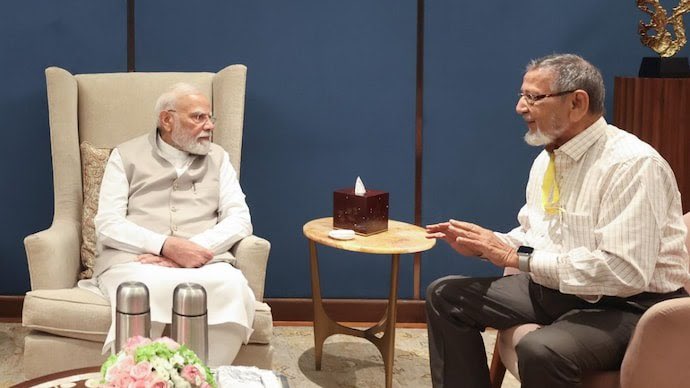 मुलाकात के 5 दिन बाद 13 सितंबर को मोदी और वोहरा की साथ में तस्वीर सामने आई थी। हालांकि, दोनों कहां मिले इसकी जानकारी सामने नहीं आई है।
