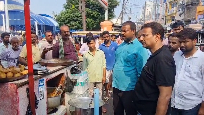 औचक निरीक्षण के दौरान नगर आयुक्त