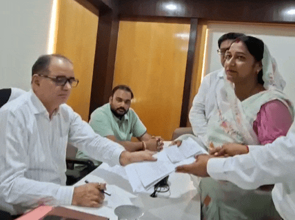 भाजपा की वार्ड नं-28 से पार्षद कंचन खड़ोलिया ने सभापति पद के लिए नामांकन दाखिल किया है।