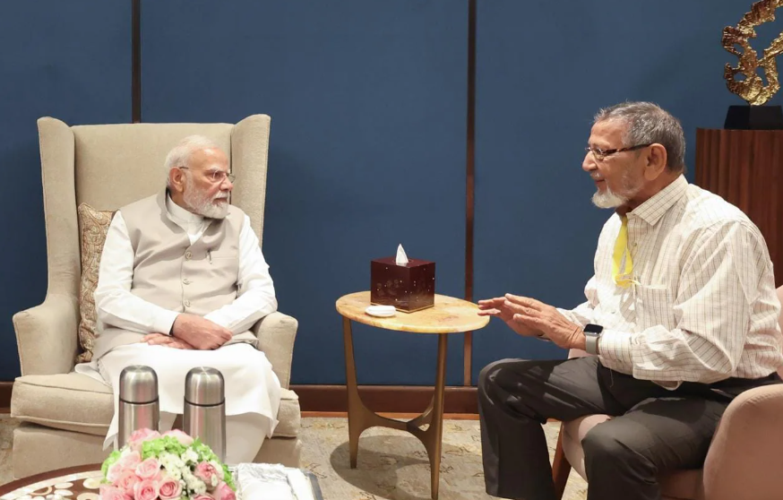 महाराष्ट्र के परिवहन मंत्री और शिवसेना नेता प्रताप सरनाईक ने पीएम मोदी और असगर अली वोहरा की मुलाकात की तस्वीरें सोशल मीडिया पर शेयर की थीं।