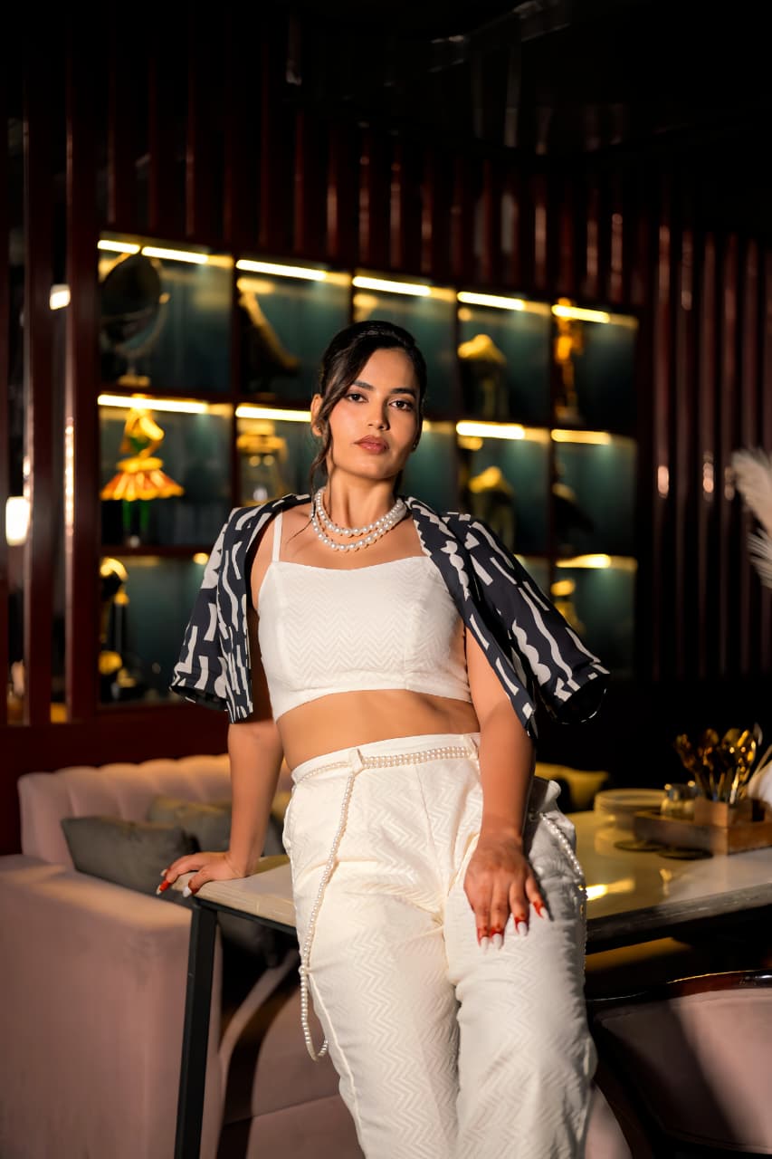 Model Jyoti Soni will also be part of this show. The team will leave for Thailand today.