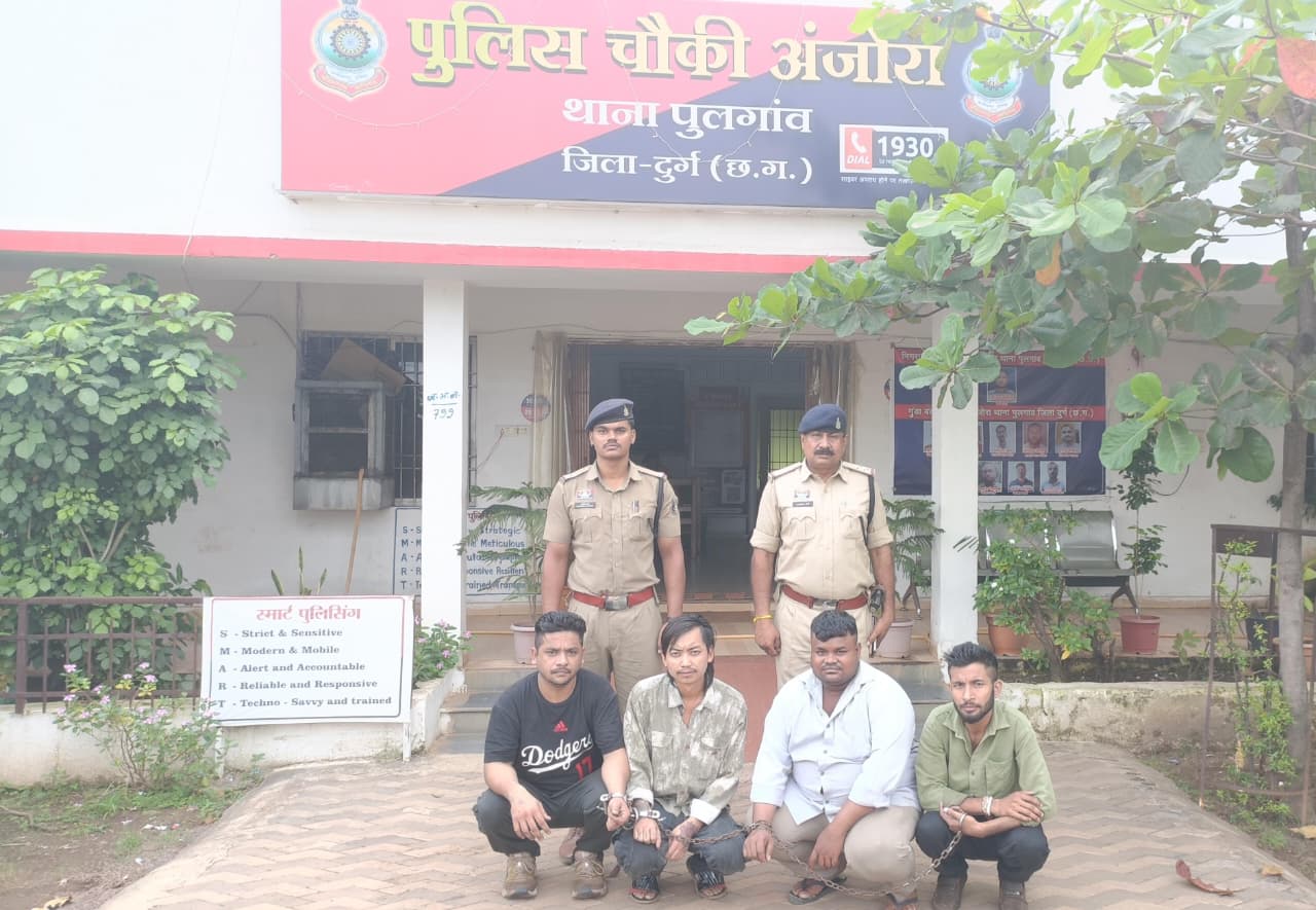 पुलिस ने आरोपियों को किया गिरफ्तार।