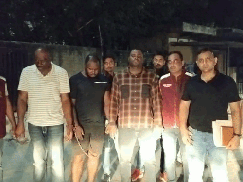 छोटे-छोटे पैकेट्स बनाकर कॉलेजों में सप्लाई; बिन पासपोर्ट फरीदाबाद में रहे|फरीदाबाद,Faridabad - Dainik Bhaskar