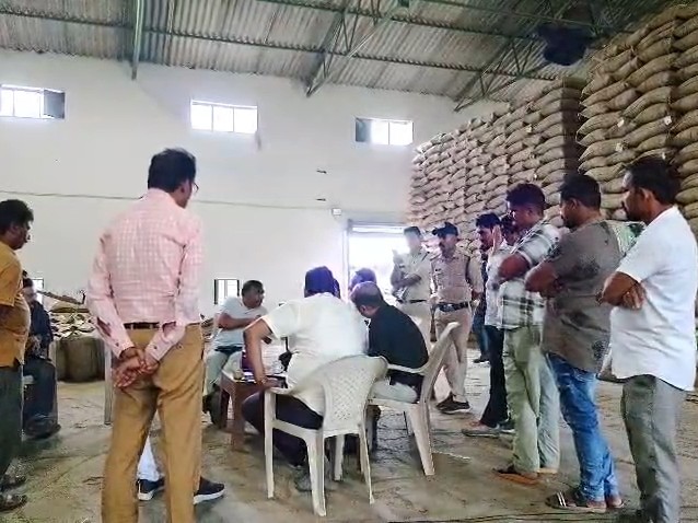 1500 से 3300 रुपए में खरीदी, 8 हजार से ज्यादा MSP पर बेची गई है।