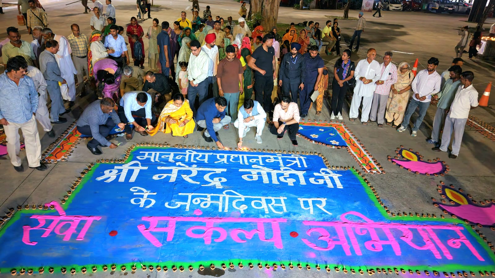 जन्मदिन मौके चंडीगढ़ में आयोजित समारोह में पहुंचे लोग।