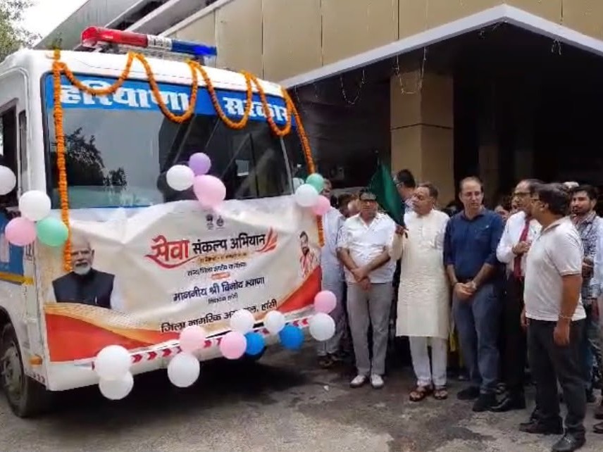 विधायक विनोद भयाना ने दिखाई हरी झंडी, बोले- अब गांव-गांव पहुंचेगी स्वास्थ्य सेवा|हांसी,Hansi - Dainik Bhaskar