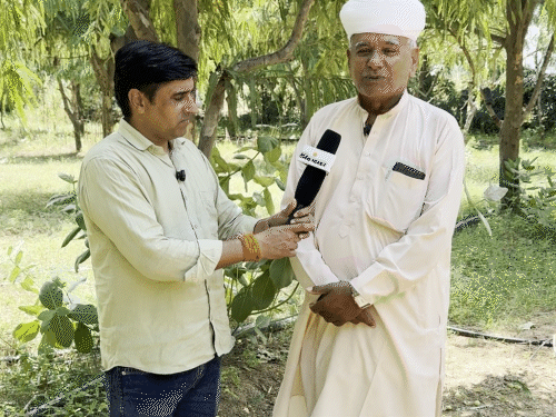 कैलाश चौधरी आसपास के एरिया के किसानों को भी खेती से होने वाले मुनाफे को बढ़ाने के अलग-अलग आइडिया भी शेयर करते रहते हैं।
