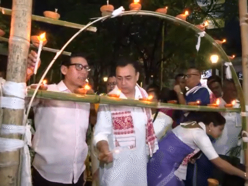 असम के गुवाहाटी में राज्यभर से भाजपा कार्यकर्ता इकट्ठा हुए और जन्मदिन पर आयोजित कार्यक्रम में हिस्सा लिया।