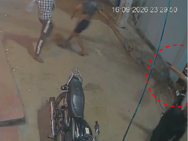 सों के लेन-देन का विवाद बताया जा रहा है। घटना पास लगे CCTV कैमरे में कैद हो गई। - Dainik Bhaskar