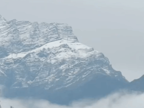 भरमौर की ऊंची चोटियों पर सीजन का पहला हिमपात।