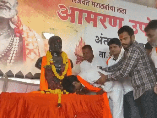 Jarange had paid tribute to Chhatrapati Shivaji Maharaj before leaving for Mumbai from Jalna on 15 September.