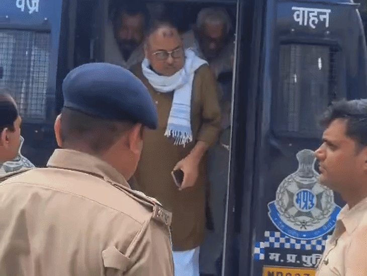पुलिस ने अभय मिश्रा को उठाकर हिरासत में ले लिया।