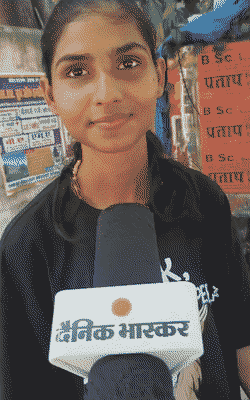 वंदिता ने बताया कि हम चाय बेचने के साथ पढ़ भी रहे हैं।