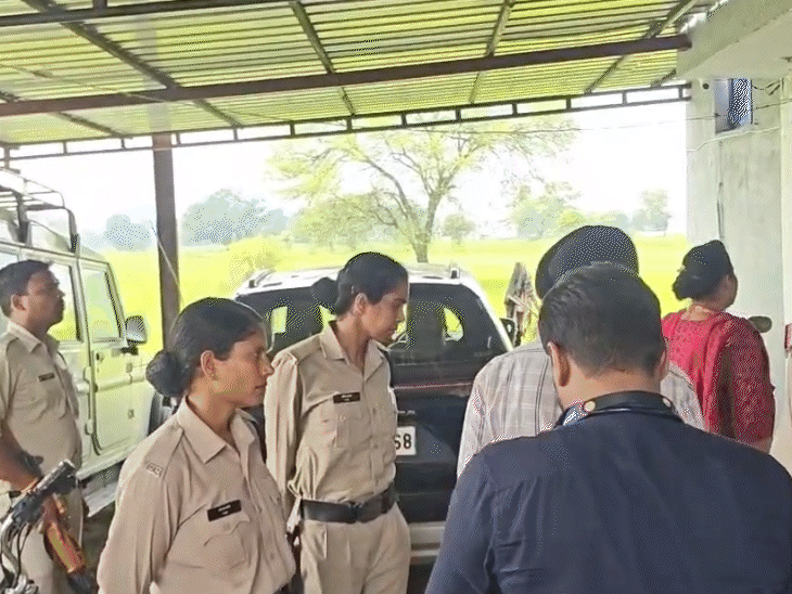EOW के अधिकारी गुरुवार सुबह चौरे के आवास पर पहुंचे और जांच शुरू की।