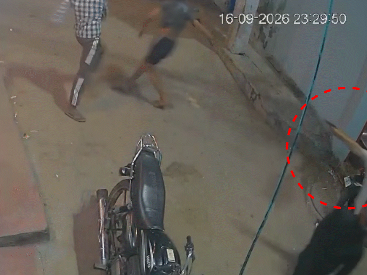 दोनों पक्षों में कहासुनी के बाद अचानक गोलियां चलने लगीं।
