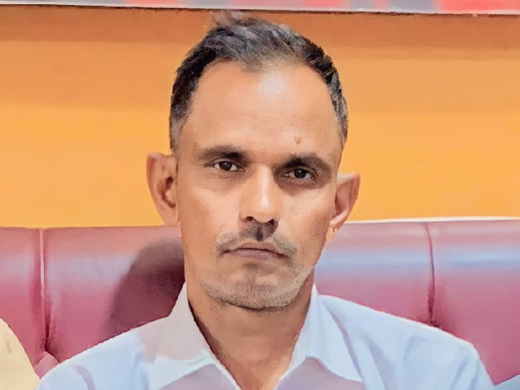 परिजनों ने बताया- लालाराम की हत्या घर के अंदर हुई या किसी दूसरी जगह वारदात के बाद शव को वहां लाकर फेंका गया। मामले की जांच की जा रही है।