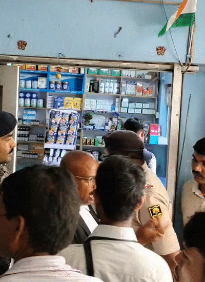 अस्पताल में मौजूद पुलिस टीम।