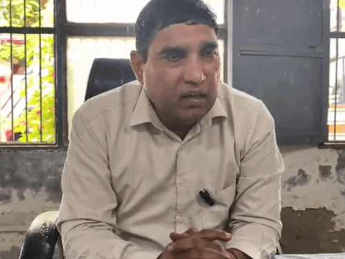 आईटीआई के प्रिंसिपल विनोद खनगवाल का कहना है कि अरुण अभी तक उनसे नहीं मिला है।