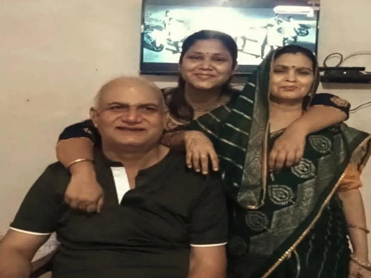 मां माधुरी ने कहा कि मुझे अपनी बेटियों पर गर्व है।