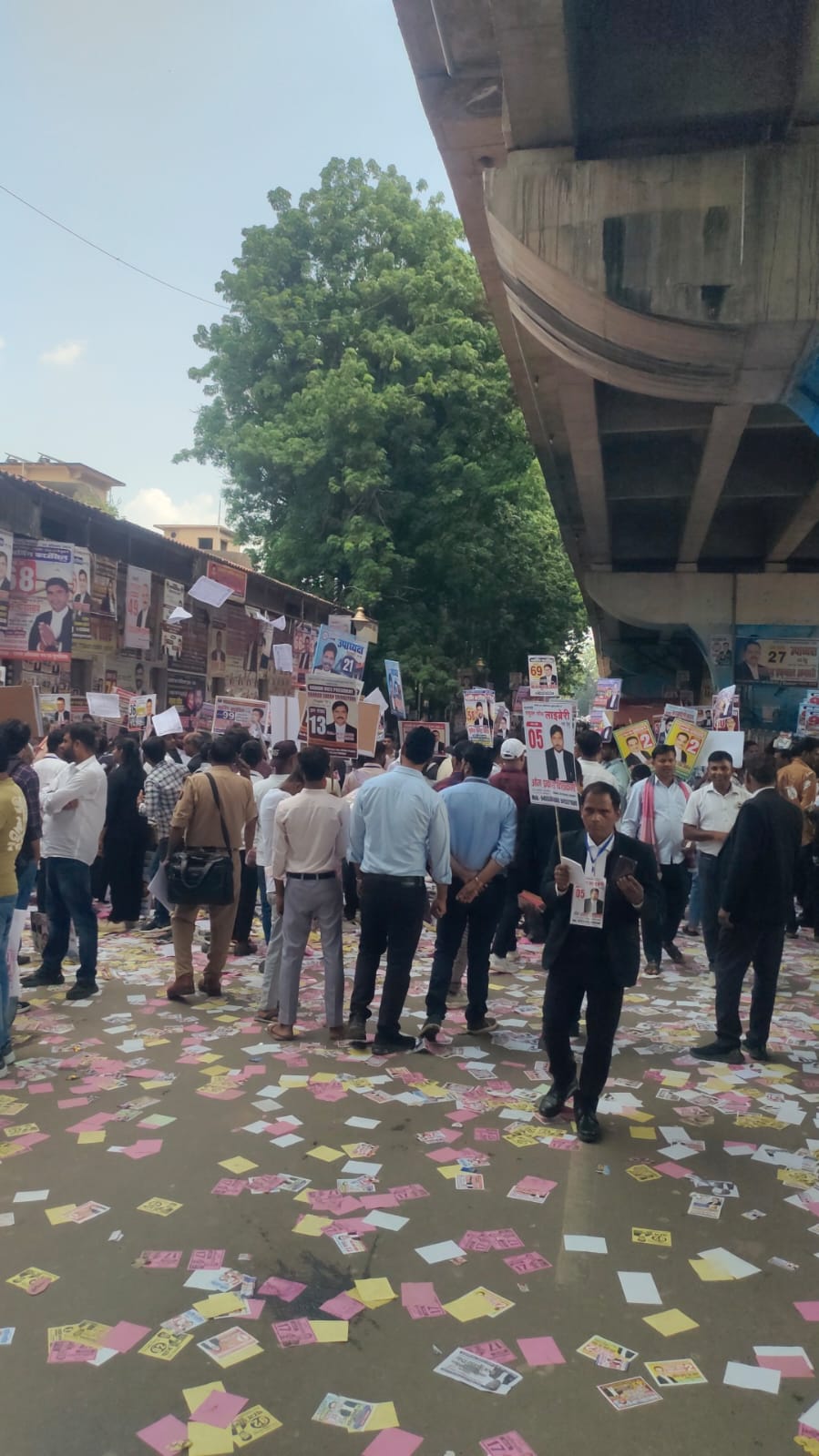 सुबह से शाम तक जीत हार की जंग में वकील डूबे रहे। शुक्रवार को रेस्ट डे रहा।