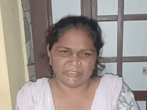 बच्चे की दादी निर्मला देवी जानकारी देती हुईं।