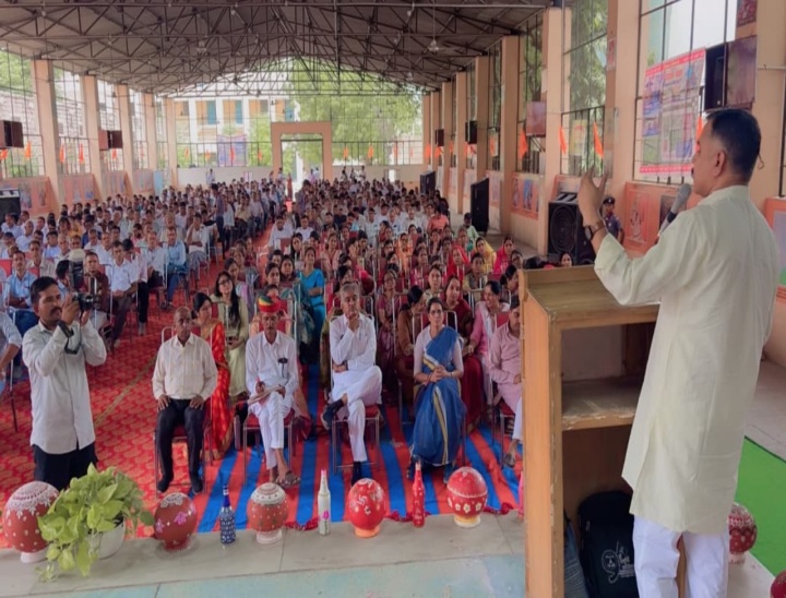 अखिल भारतीय राष्ट्रीय शैक्षिक महासंघ (विद्यालय शिक्षा) के सम्मेलन को जोधपुर प्रांत संगठन मंत्री मंगलाराम ने संबोधित किया।