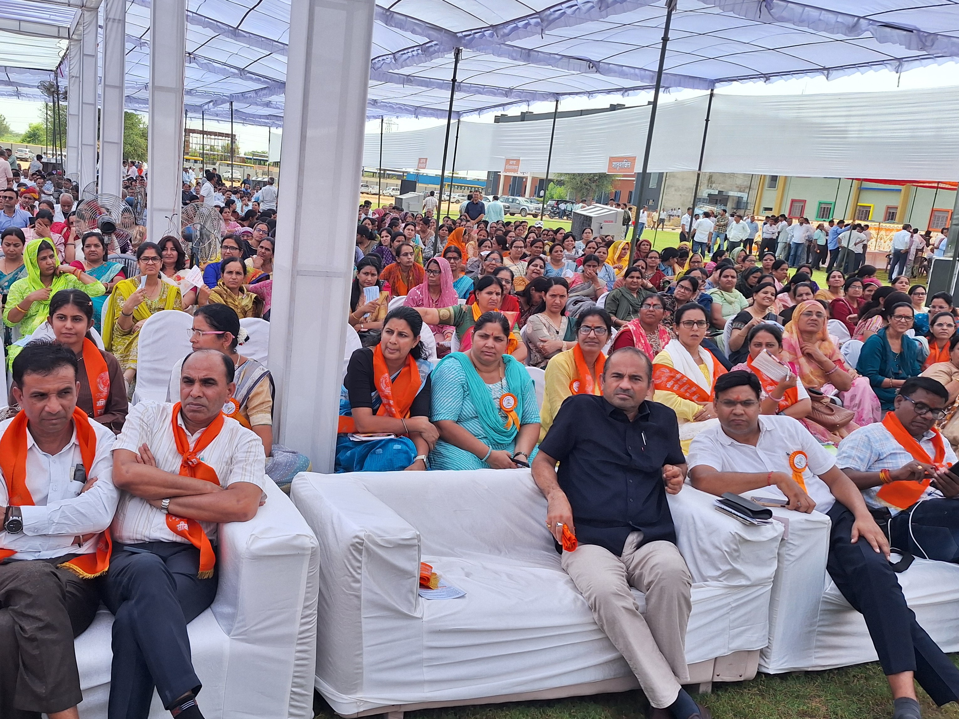 सम्मेलन में जिले के सभी खंडों से करीब 2500 शिक्षक-शिक्षिकाओं ने हिस्सा लिया।