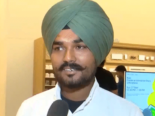 एक खरीदार ने कहा- मैंने दो iPhone 18 Pro Max खरीदे हैं। मेरी बुकिंग सबसे पहली थी।
