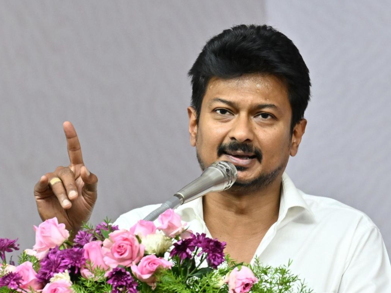 सुप्रीम कोर्ट ने गुरुवार को तमिलनाडु सरकार से कहा था कि हिंदी को लेकर आपको अपनी सोच बदलने की जरूरत है। - Dainik Bhaskar