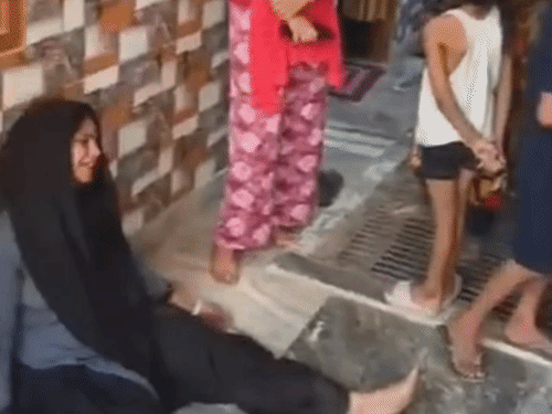 फरीदाबाद में सड़क पर पड़ा था टूटा तार; पालतू कुत्ते को बचाने के चक्कर में झुलसा|फरीदाबाद,Faridabad - Dainik Bhaskar