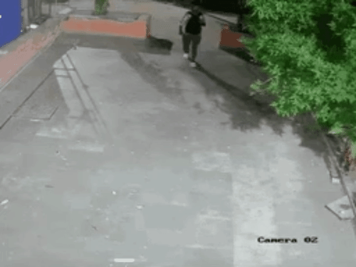 मेन गेट का ताला तोड़कर अंदर घुसे चोर; CCTV में हुआ कैद|रेवाड़ी,Rewari - Dainik Bhaskar