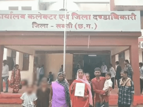 परिवार वालों ने कलेक्टर-डीईओ से निष्पक्ष जांच की मांग की।