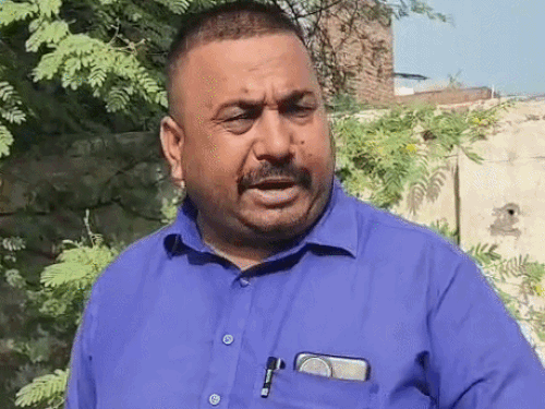 मामले की जानकारी देते कांग्रेस नेता रौनकी कपूर।