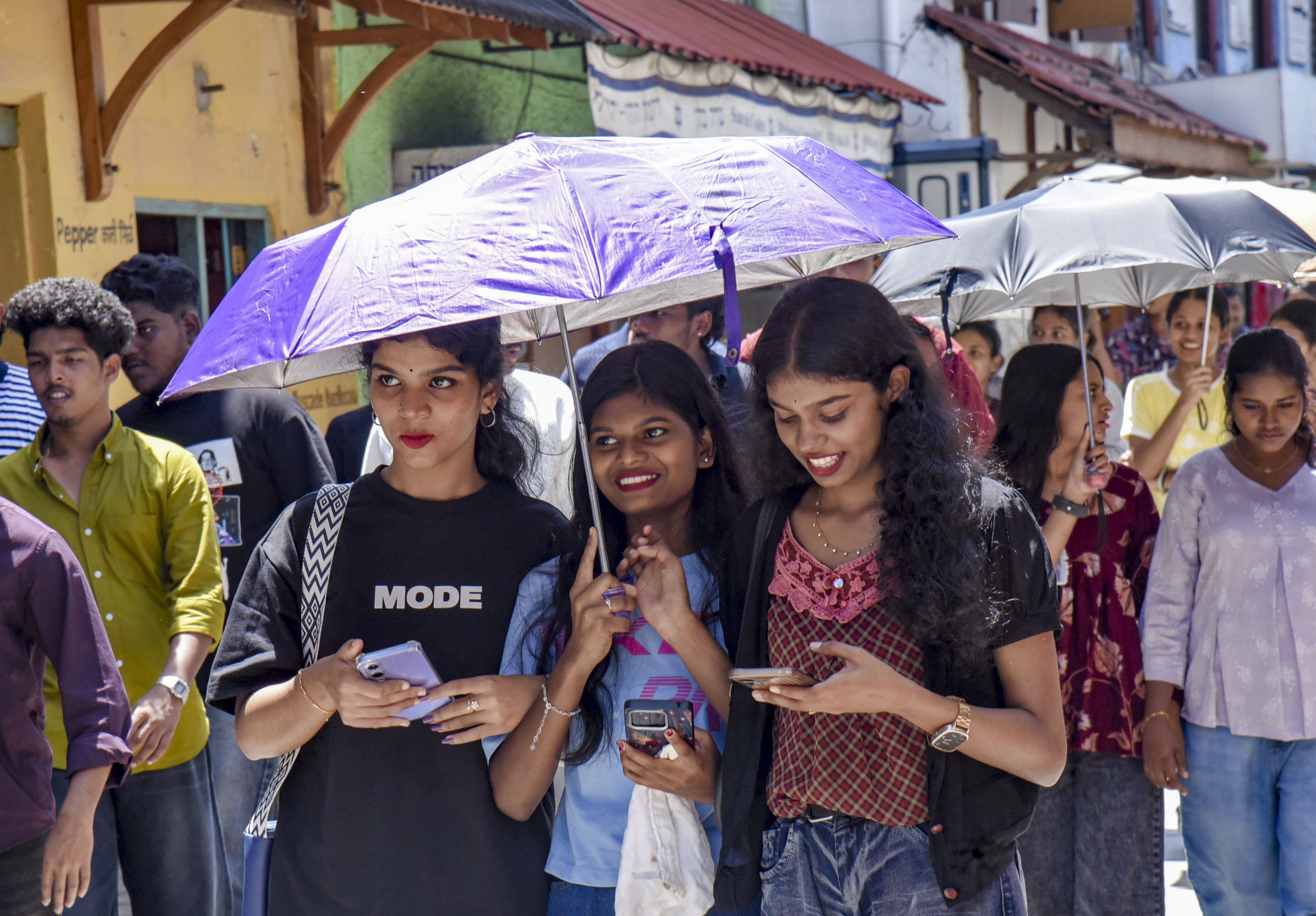 Kochi in Kerala is experiencing intense heat. People are using umbrellas to protect themselves from the sun.