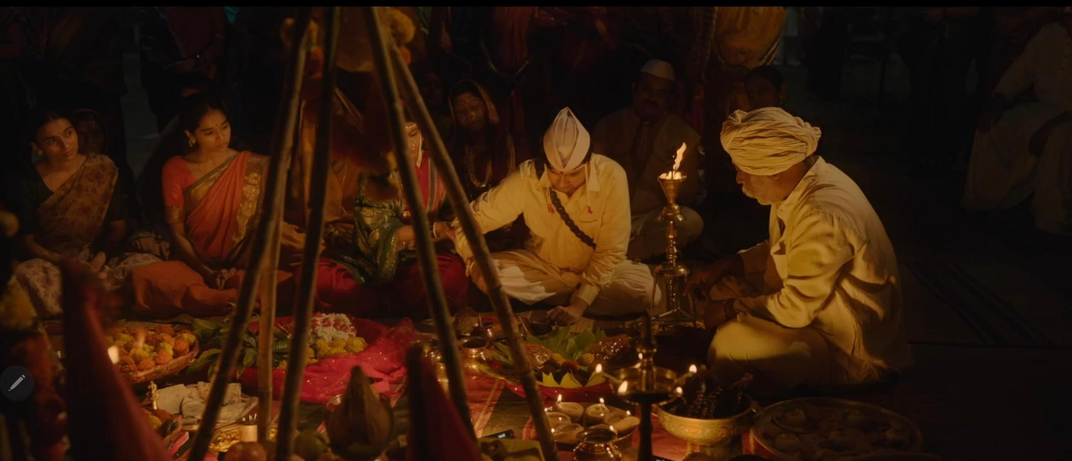 हा चित्रपट ग्रामीण महाराष्ट्रातील लोकपरंपरा आणि धार्मिक विधी ‘गोंधळ’ यावर आधारित आहे.