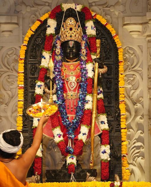 रामलला के गर्भगृह में कोई भी पुजारी मोबाइल लेकर नहीं जाएगा।
