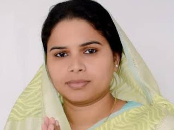 14 अगस्त, 2025 को सपा से बगावत करने के बाद विधायक पूजा पाल भाजपा में शामिल हुई थीं।