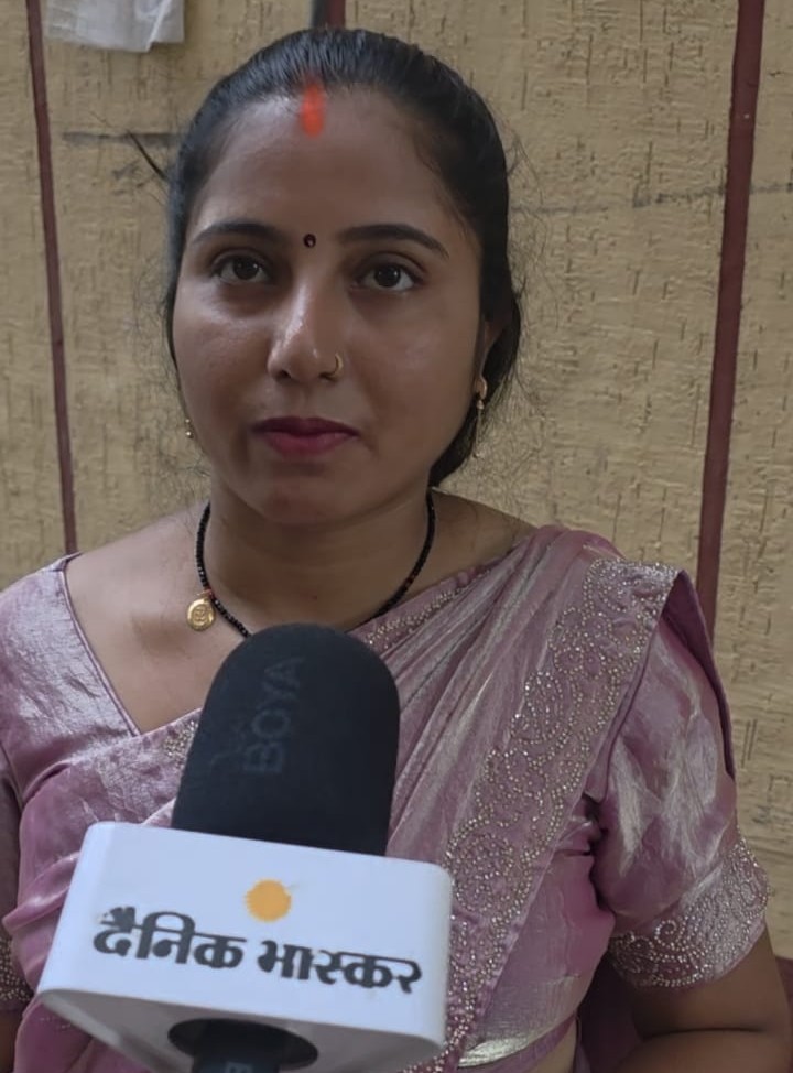 सैदपुर की अर्चना ने लोलार्क कुंड पहुंचकर सूर्यदेव का धन्यवाद किया।